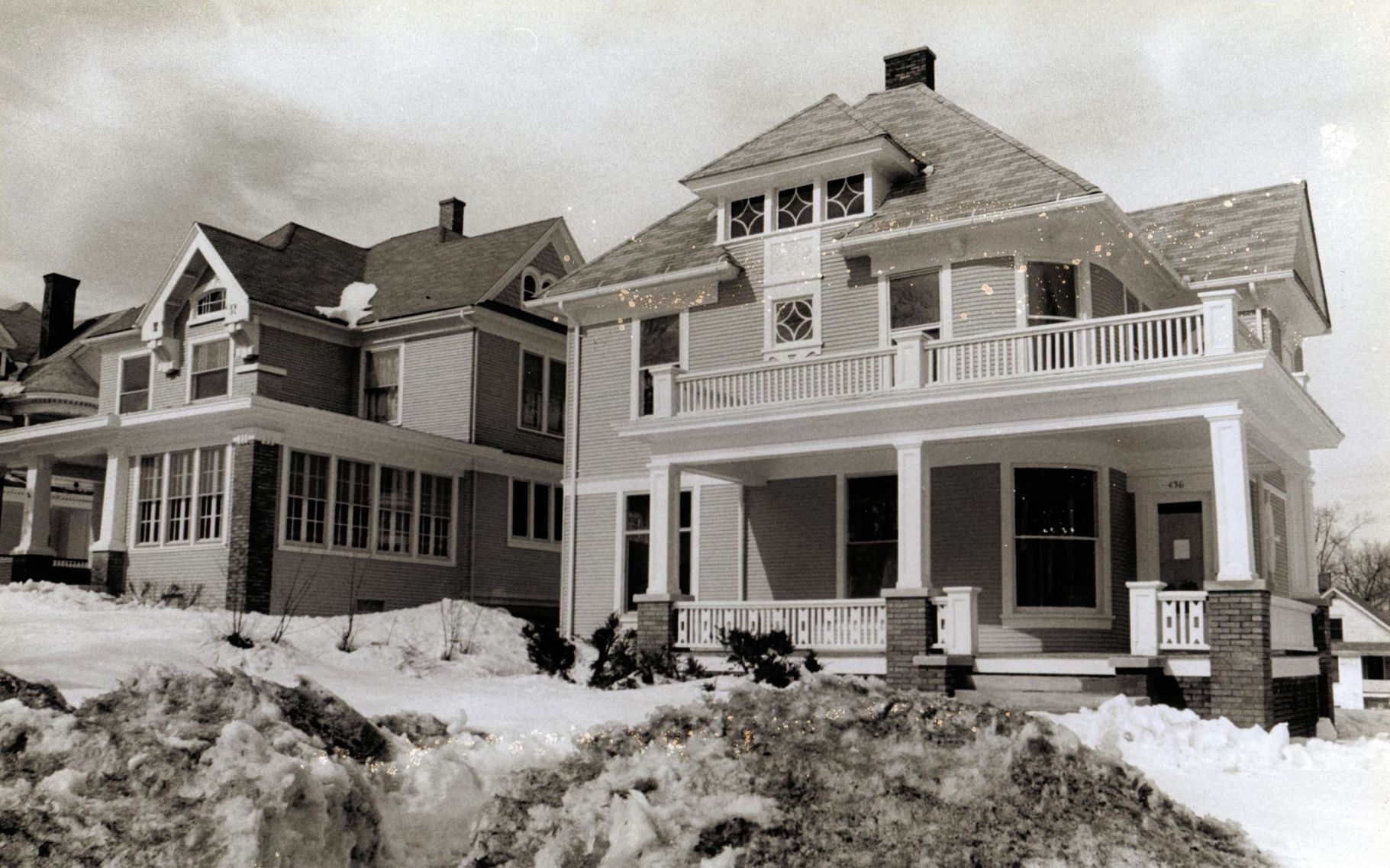 19790228 -- Gold Coast Mansions